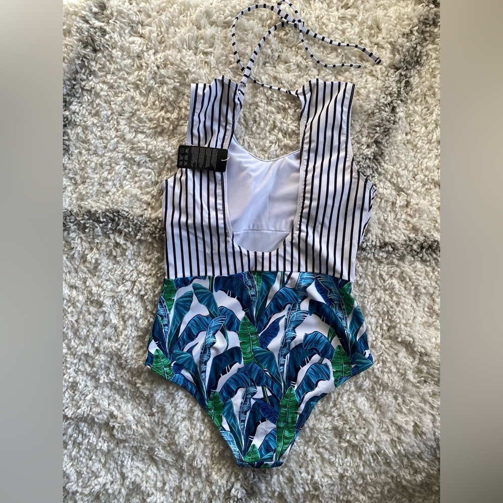 Women’s black striped tropical leafy one piece swimsuit size medium NWT - Picture 5 of 7